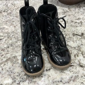 Old navy toddler combat boots 🤍